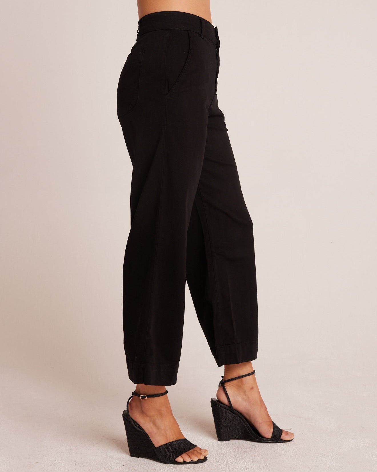 Bella Dahl Saige Wide Leg Crop Pants in Black: Versatile Style - Bella Dahl