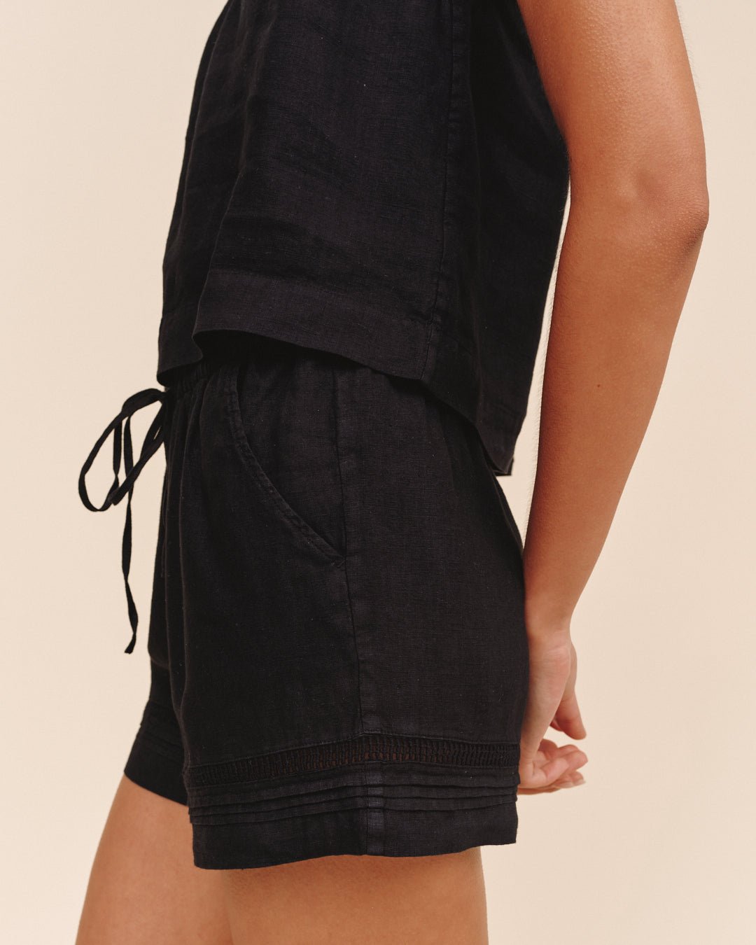 Bella Dahl Lattice Pintuck Short - Black