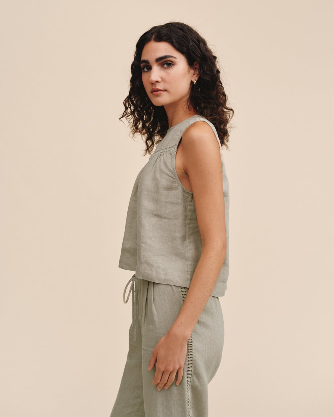 Bella Dahl Sleeveless Trimmed Yoke Seam Top - Green Tea