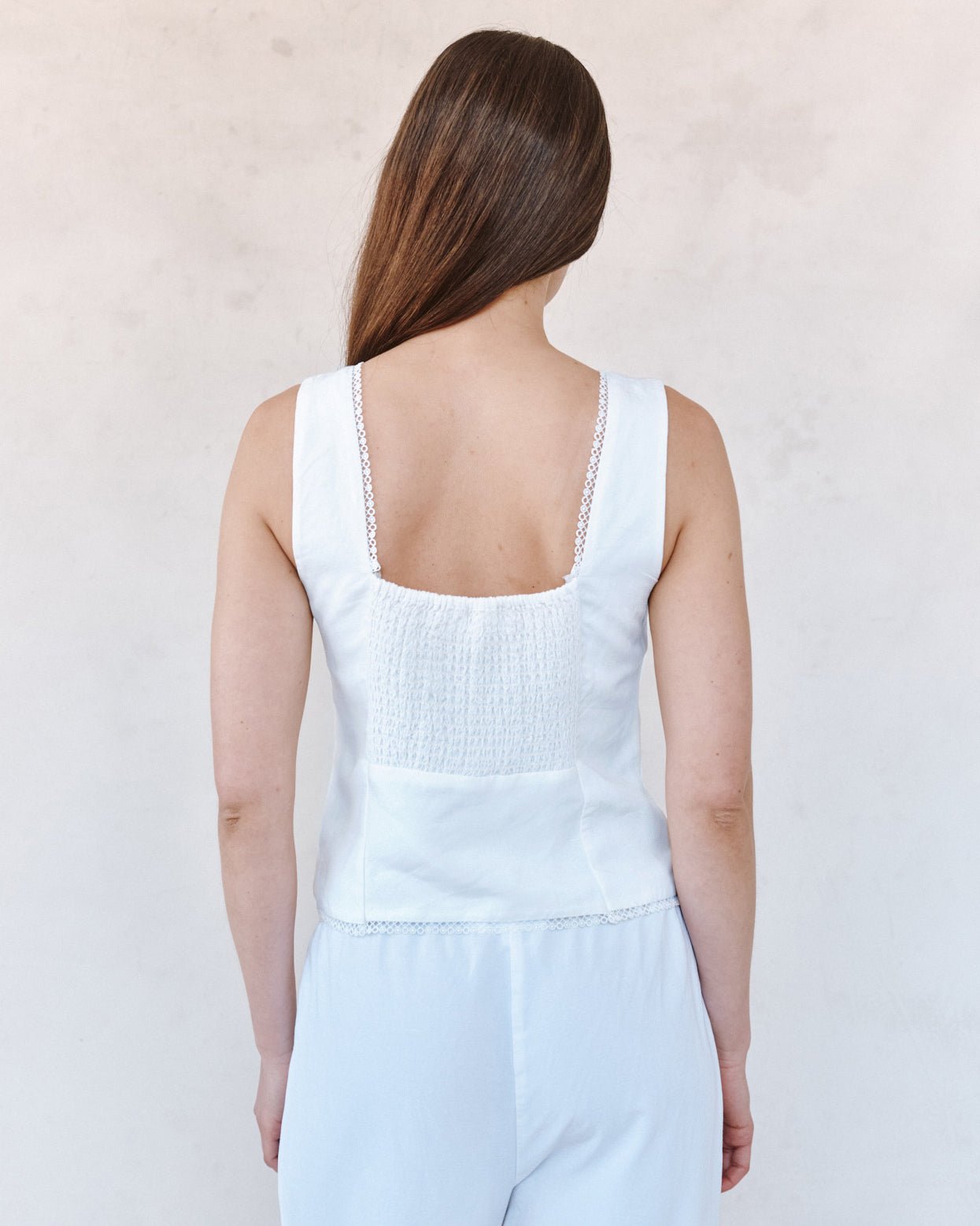 Bella Dahl Fitted Bodice Top With Smock Back - White