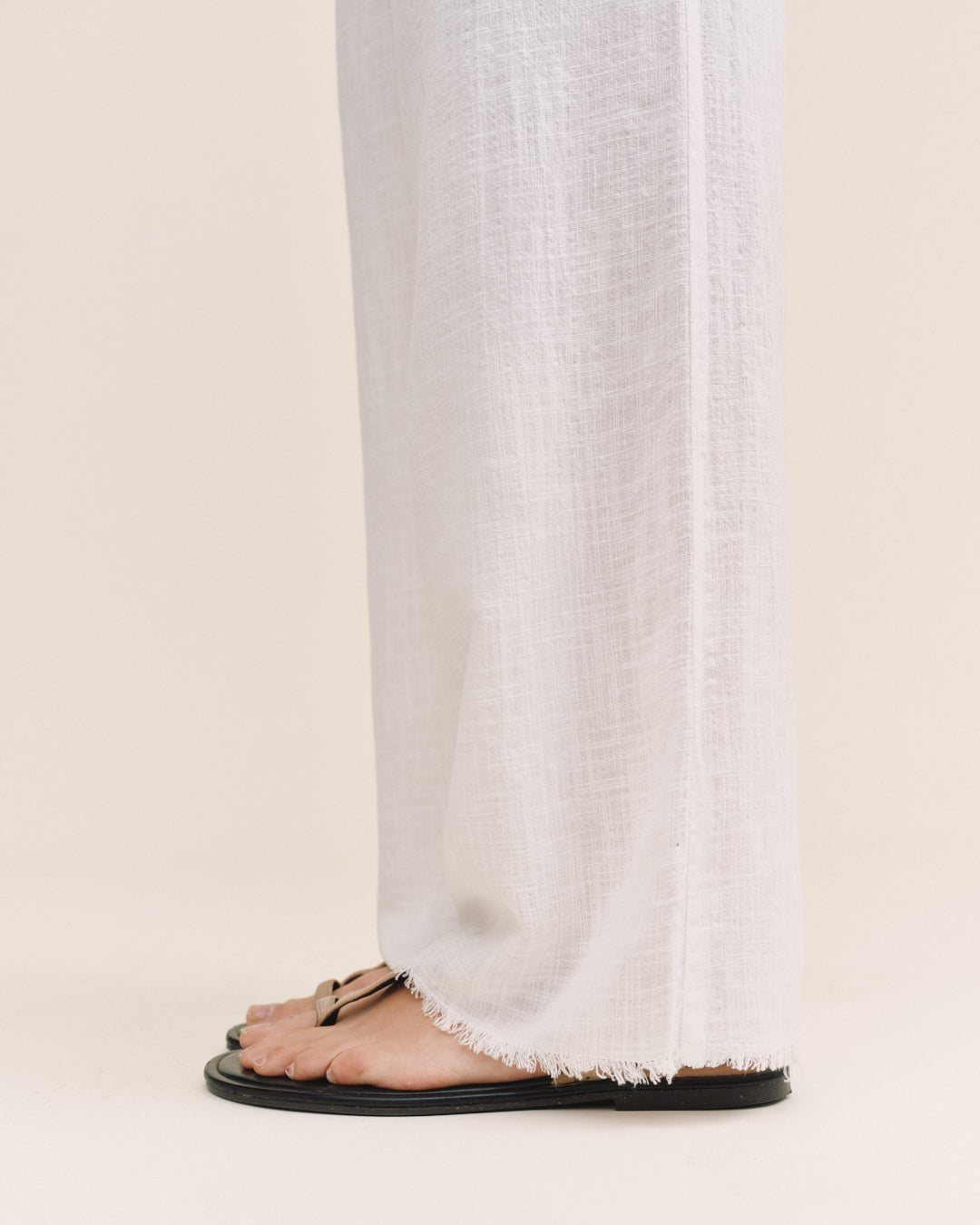 Bella Dahl Fray Hem Beach Pant - White